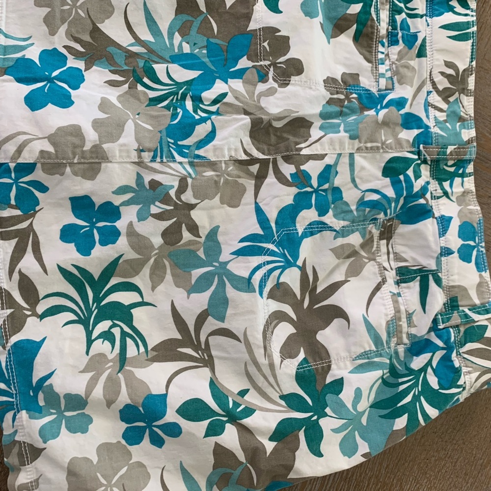 Croft & Barrow White/Blue/Green Floral Mini Skort Sz 16P Waist 36” Length 17” - Picture 5 of 6